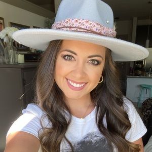 Meet your Posher, Rebekah